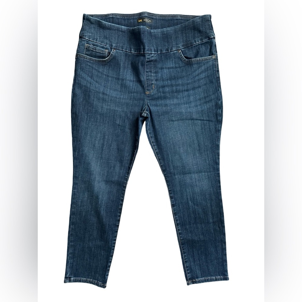 Lee Slim Fit Skinny Leg Mid-Rise Denim Pull-On
Jean Women Size 18 Short.